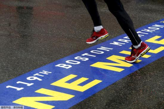 波士顿马拉松爆炸案迎3周年 幸存者装假肢参赛
